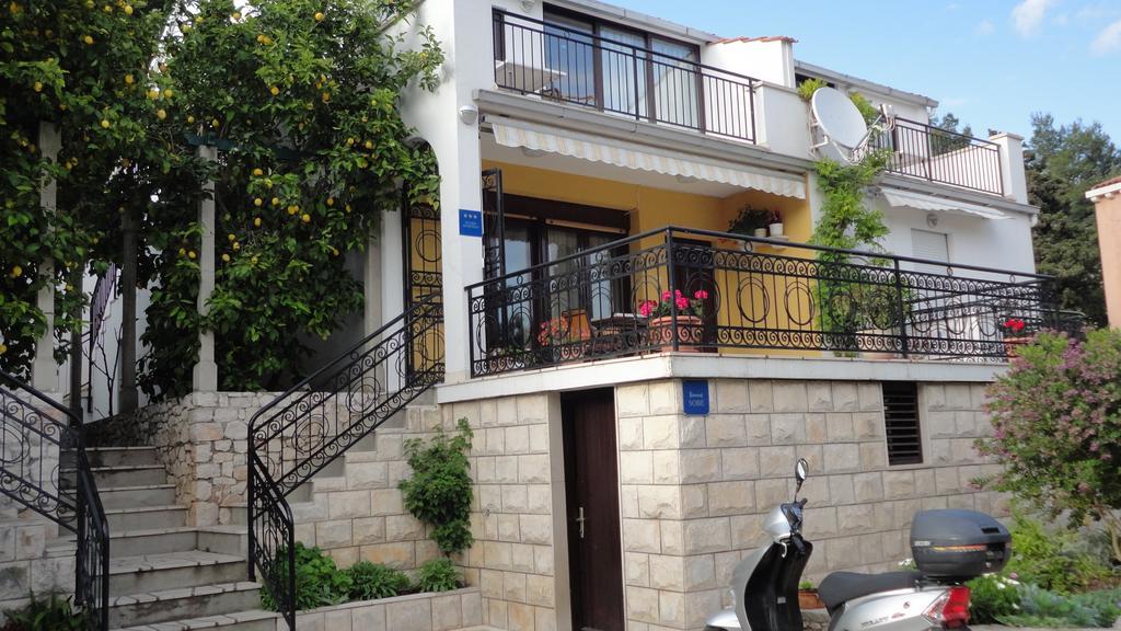 Guesthouse Apartment Bozica Bol Esterno foto