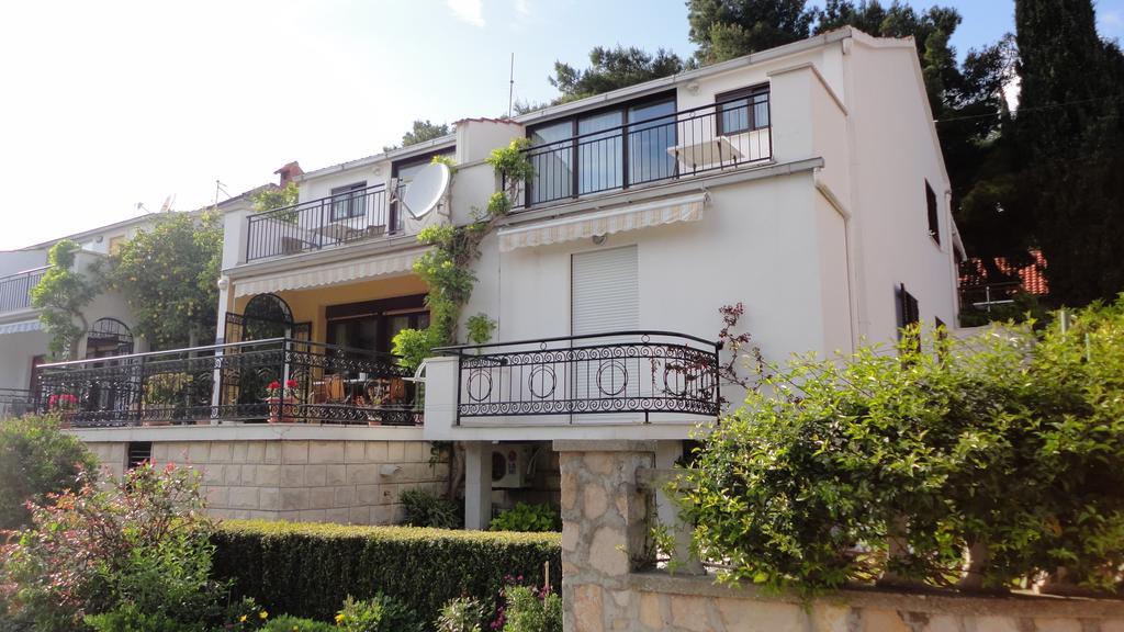 Guesthouse Apartment Bozica Bol Esterno foto