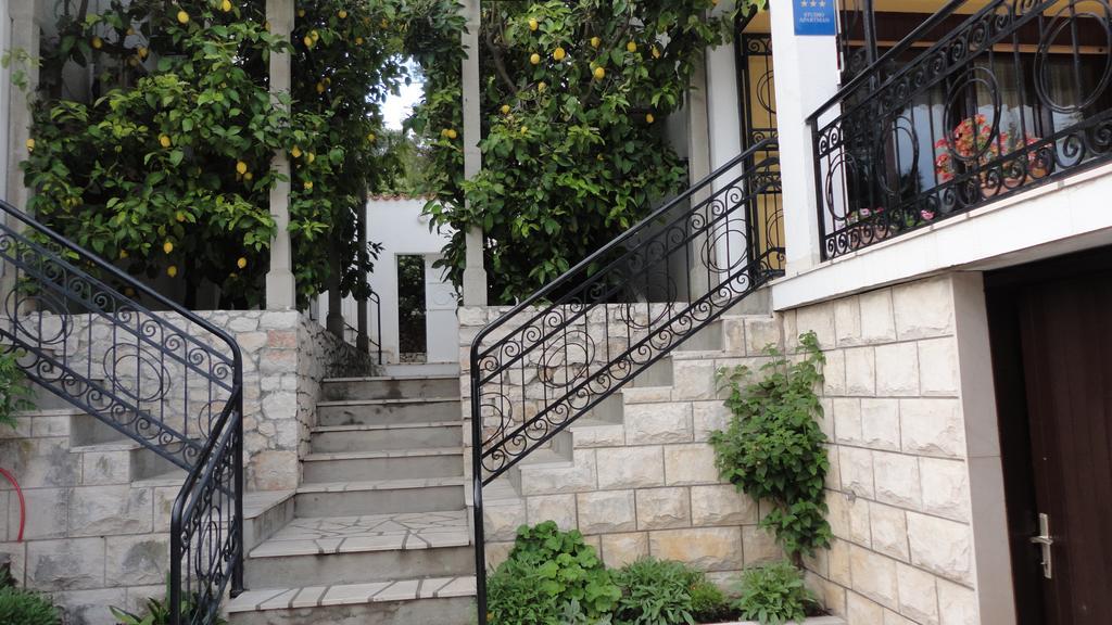 Guesthouse Apartment Bozica Bol Esterno foto