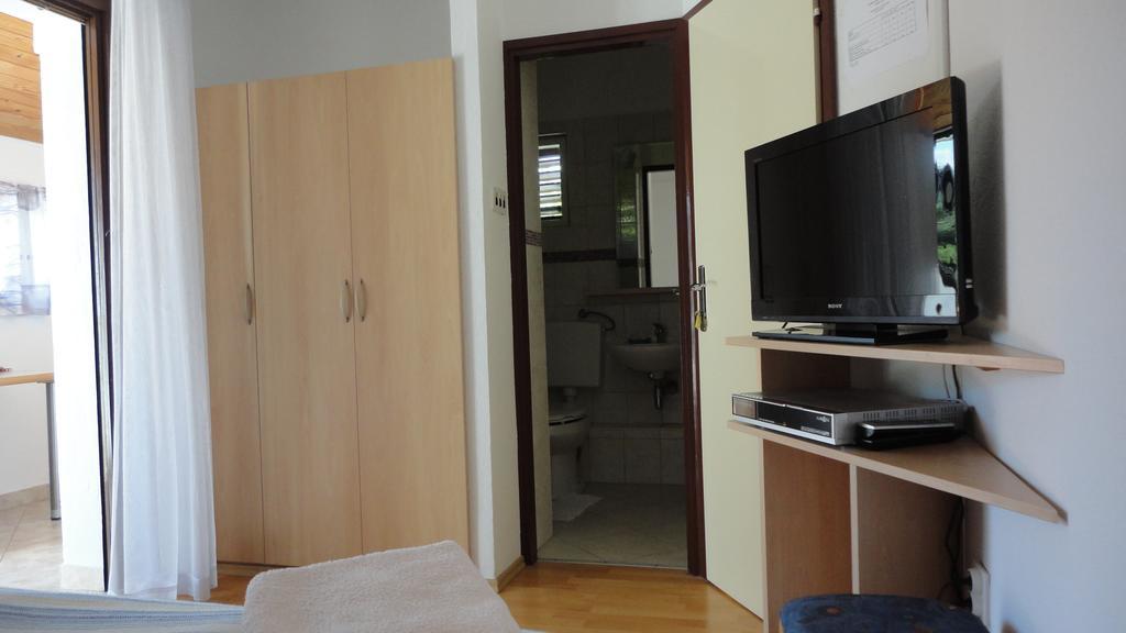 Guesthouse Apartment Bozica Bol Esterno foto