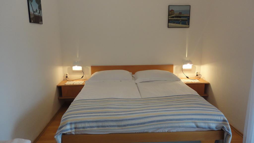 Guesthouse Apartment Bozica Bol Esterno foto