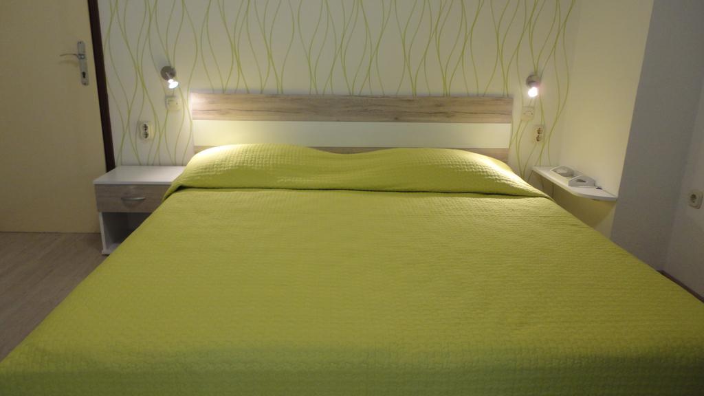 Guesthouse Apartment Bozica Bol Esterno foto